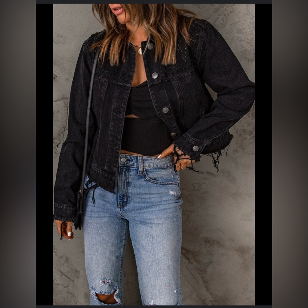 Black denim jacket / womens 🖤